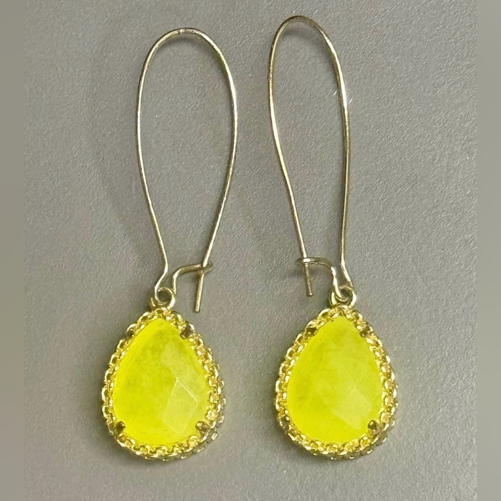 Kendra Scott Vintage Shelley Gold Drop Earrings in Yellow Jade